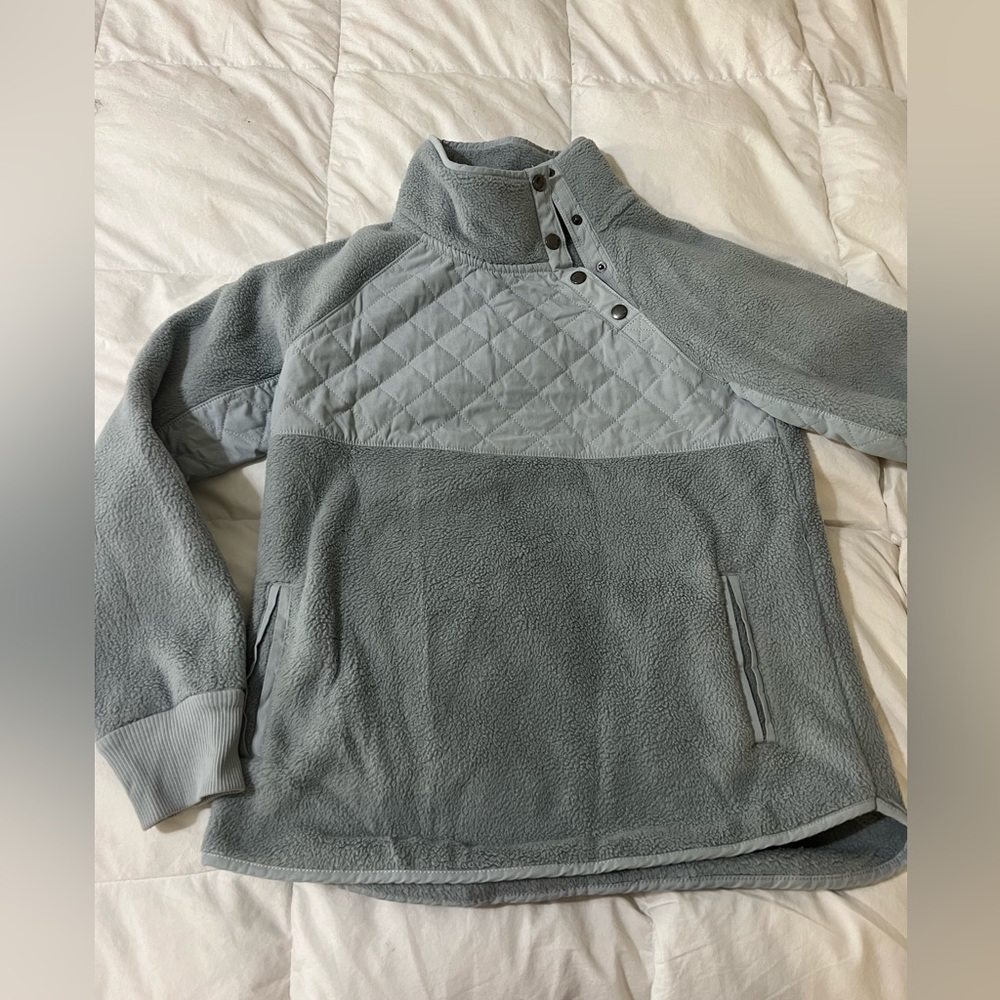 Abercrombie & Fitch Asymmetrical snap up fleece. Blue. Size small